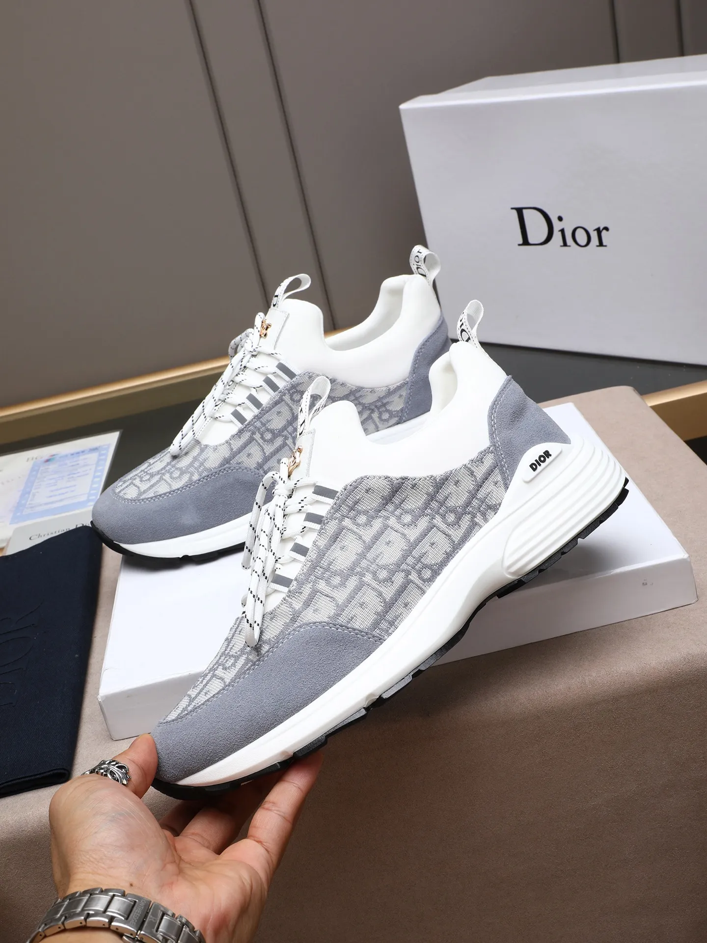 Men's shoes 💰440 💰Dior [Dior] 😘😘High-end series of casual men's shoes, simple and elegant👍👍👍The upper is made of first-layer genuine leather spliced ​​with Dior's special material [sun][sun]; imported first-layer sheepskin lining; special outsole, wear-resistant, lightweight, the overall design is harmonious and unified without lacking personality 👣🌟✨You deserve it! 3 colors😍Sizes 38~44. (45 custom-made) The picture above is a big seller🔥🔥🔥